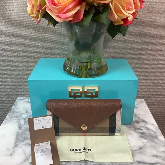 NWT Burberry House Check Derby Tan Halton Envelope Flap Wallet